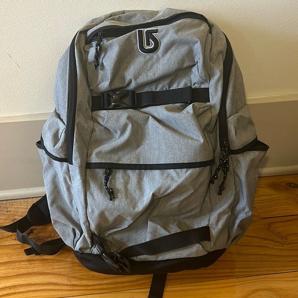 Grey and black burton backpack, great condition ! - Picture 1 of 3
